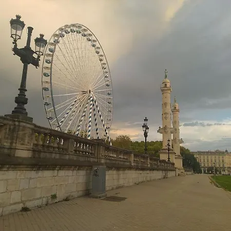 公寓 Un Cocon Au Coeur De Bordeaux. *