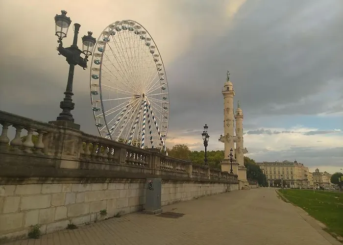 아파트 Un Cocon Au Coeur De Bordeaux. *